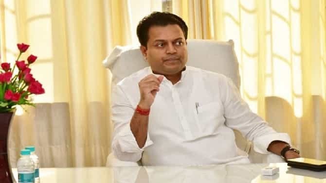 Corona Update : कोरोनाचा सामना करण्यासाठी 5 हजार वैद्यकीय अधिकारी, 15 हजार नर्सेस देणार, अमित देशमुखांची ग्वाही