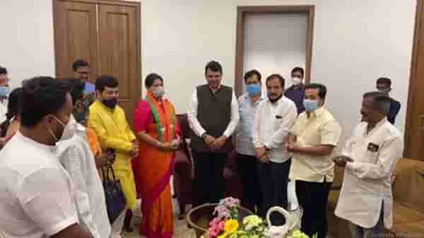 मातोश्रीच्या अंगणात शिवसेनेला जबर धक्का, माजी आमदाराचा भाजपमध्ये प्रवेश