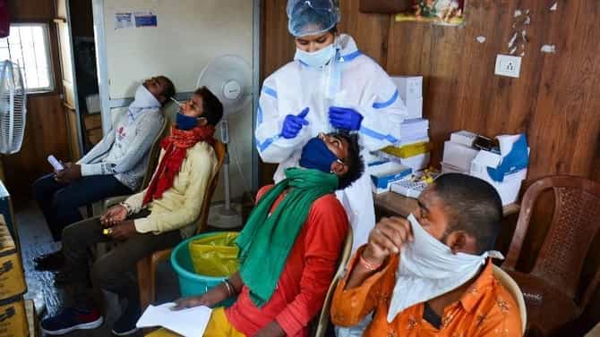 पुण्यात कोरोनाचा हाहा:कार, रुग्णालये अपुरी; रुग्णांना ठेवण्यासाठी हॉटेल्स घेतल्या भाड्याने