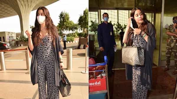 बॉलिवूड अभिनेत्री जान्हवी कपूर (Janhvi kapoor ) बहिणी खुशीबरोबर एलएमध्ये सुट्ट्यांचा आनंद घेत होती. आता ती मुंबईत परतली आहे. या दरम्यान मुंबई विमानतळावरही जान्हवीचा ग्लॅमरस अवतार पाहायला मिळाला. पांढऱ्या प्रिंटेड जंपसूटमध्ये जान्हवी खूपच सुंदर दिसत आहे. यासह तिने राखाडी श्रग परिधान केला आहे.