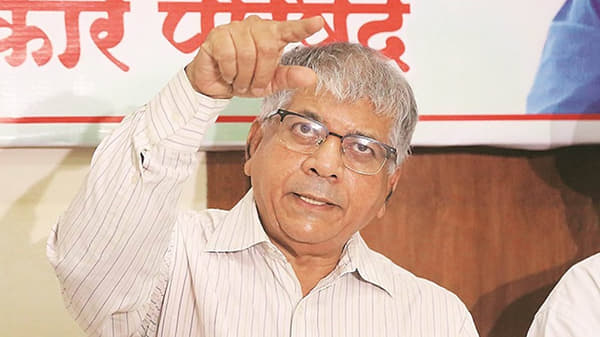 नवी मुंबई विमानतळाला दि. बा. पाटील यांचे नाव द्या; प्रकाश आंबेडकरांचीही मागणी