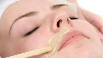 चेहऱ्यावरील अनावश्यक केस काढण्यासाठी हे घरगुती उपाय नक्की ट्राय करा !