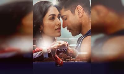 Toofaan : फरहान अख्तरच्या तूफ़ानमध्ये अभिनेत्री मृणाल ठाकूरचा मराठी ठसका, खास मराठी डायलॉग्सची मेजवानी