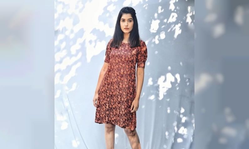 'माझ्या नवऱ्याची बायको' या मालिकेतून मराठी इंडस्ट्रिमध्ये आपली ओळख प्रस्थापित केलेली अभिनेत्री रसिका सुनिल सध्या सोशल मीडियावर एका पेक्षा एक फोटो शेअर करत आहे.