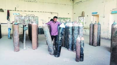 राज्यात उद्योगांचा ऑक्सिजन पुरवठा बंद, फक्त रुग्णांसाठीच ऑक्सिजन मिळणार