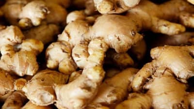 रोगप्रतिकार शक्ती वाढवण्यासाठी आले सुपरफूड, वाचा याबद्दल अधिक !