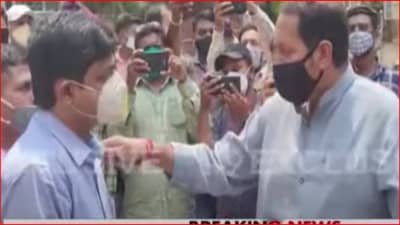 VIDEO: मारामारी झाली तर यू आर रिस्पॉन्सिबल, उदयनराजेंचं हटके स्टाईल कटोरा आंदोलन, चिल्लर दिल्यावर म्हणाले, दहाची नोट टाक!