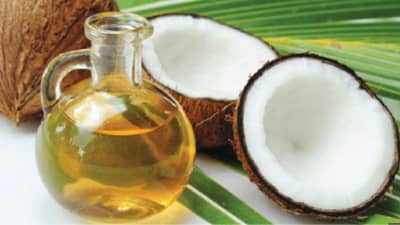 रोगप्रतिकार शक्ती वाढवण्यासाठी खोबरेल तेल जबरदस्त फायदेशीर !