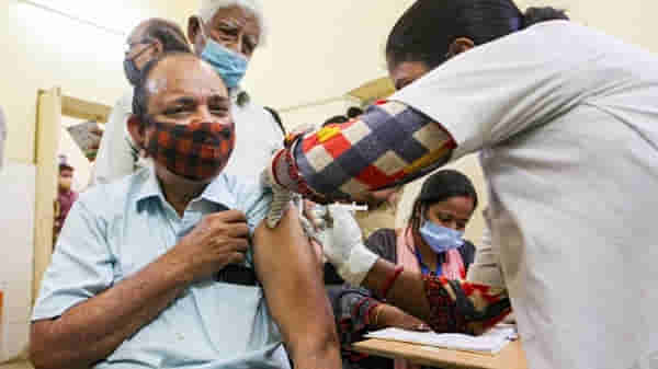 कोरोना लस घेतल्यानंतर रक्ताच्या गाठी होण्याची 12 लक्षणे, सरकारने जारी केलेली यादी वाचा एका क्लिकवर