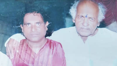 मुलाचं गाणं ऐकून आईही ढसढसा रडली, म्हणाली, बेटा, हे गाणं पुन्हा गाऊ नकोस!; मन हेलावणारा किस्सा!