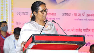 प्राध्यापिका ते पहिल्या महिला शिक्षण मंत्री; वाचा, वर्षा गायकवाडांची राजकीय भरारी!