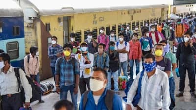 Fact Check | लॉकडाऊनच्या शक्यतेमुळे स्पेशल श्रमिक रेल्वे ?, वाचा रेल्वे विभाग काय म्हणतो ?