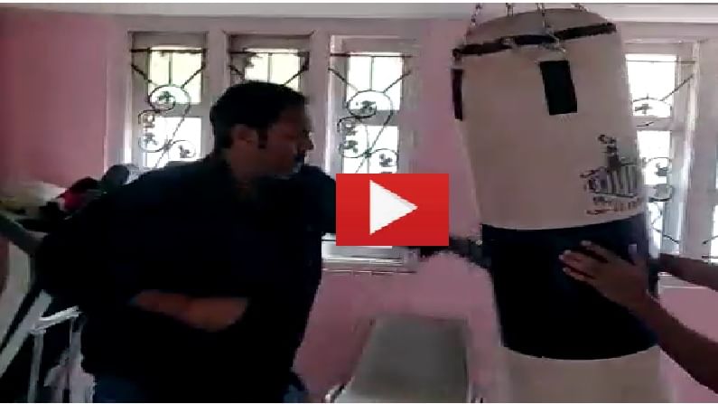 VIDEO | उदयनराजेंची बॉक्सिंग बॅगसोबत पंचिंग, म्हणतात 'तायक्वांदो प्लेयर... मॅन'