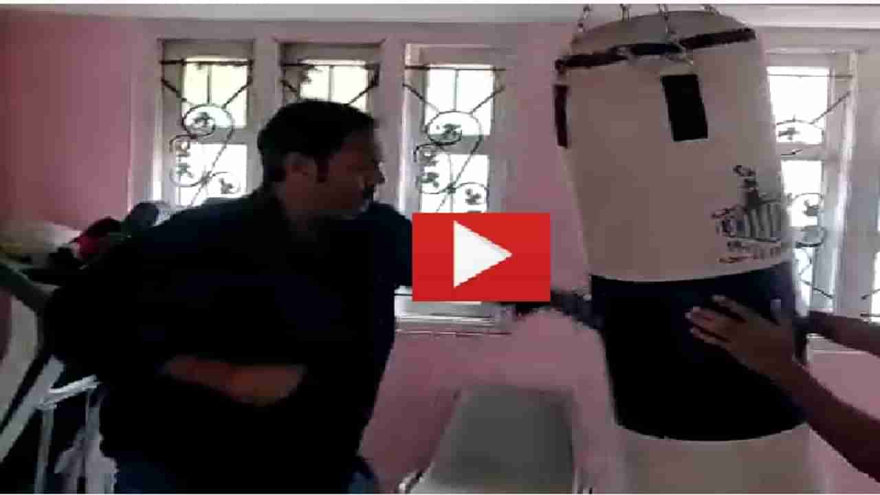 VIDEO | उदयनराजेंची बॉक्सिंग बॅगसोबत पंचिंग, म्हणतात तायक्वांदो प्लेयर... मॅन