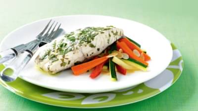 रोगप्रतिकारक शक्ती वाढवण्यासाठी बदाम, लाल शिमला मिर्ची आणि मासे फायदेशीर, वाचा !