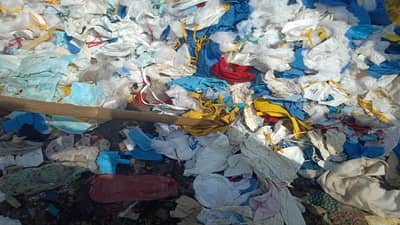 नागरिकांनी फेकून दिलेल्या मास्कचा चक्क गादी बनवण्यासाठी वापर, जळगावात धक्कादायक प्रकार उघड