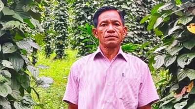 10 हजार रुपयांमध्ये काळी मिरची शेतीला सुरुवात, आता वर्षाला 19 लाखांची कमाई करणाऱ्या शेतकऱ्याची यशोगाथा