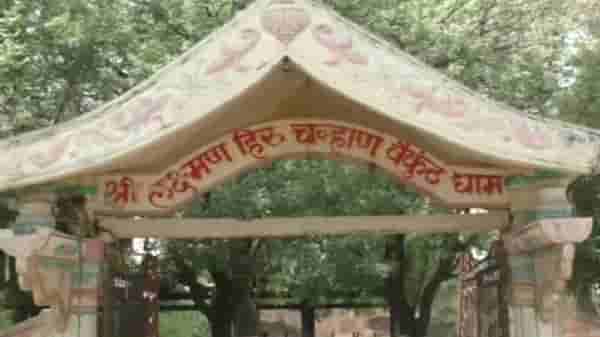 स्मशनात जागा नाही, त्यात पुरलेले मृतदेह कुत्र्यांनी बाहेर काढले, बुलडाण्यातील संतापजनक प्रकार