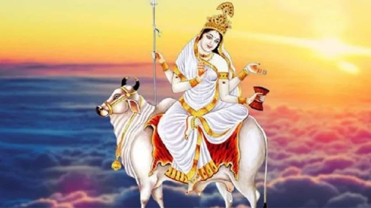 Chaitra Navratri 2021 | चैत्र नवरात्रीचा पहिला दिवस, देवी शैलपुत्रीची पूजा कशी करावी?
