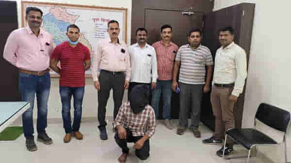 कोरोनाबाधितांवर उपचार करणारा डॉक्टर फक्त बारावी पास, पुण्यातील धक्कादायक प्रकार समोर