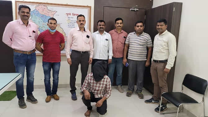 कोरोनाबाधितांवर उपचार करणारा डॉक्टर फक्त बारावी पास, पुण्यातील धक्कादायक प्रकार समोर