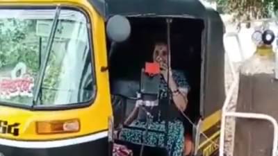 VIDEO: साताऱ्यातील विदारक परिस्थिती; बेड नसल्यामुळे महिलेवर रिक्षामध्ये ऑक्सिजन लावण्याची वेळ