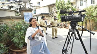 शरद पवार रुग्णालयात, सुप्रिया सुळेंचं ब्रीच कँडीच्या गेटवरुन भाषण, पंढरपूर पोटनिवडणुकीची सभा गाजवली