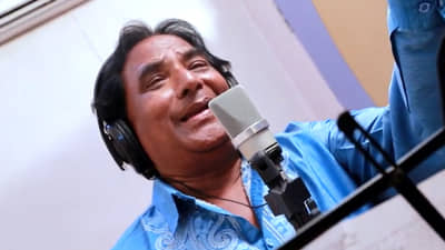 गाणं गायल्यावरच भीक मिळायची, नंतर अख्ख्या देशाला आपल्या गाण्याने वेड लावलं; वाचा, या गायकाचा किस्सा!