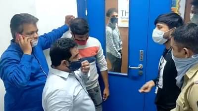 Thane Corona Update | ठाण्यात कोरोना स्थिती चिंताजनक, वॉर रुमचे तीनतेरा; उडवाउडवीची उत्तरं दिल्यामुळे मनसेचा हंगामा