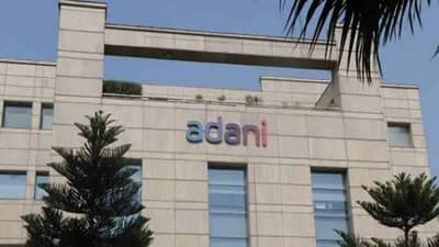 अदानी ग्रुपचं मोठं पाऊल, 48 हजारांहून अधिक नोकऱ्या देणार!