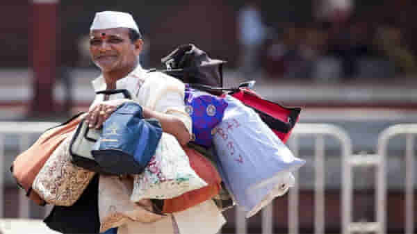 Mumbai Lockdown : मॅनेजमेंट गुरु म्हणवणाऱ्या मुंबईच्या डबेवाल्यांवर उपासमारीची वेळ, 5 हजारापैकी फक्त 200 उरले!