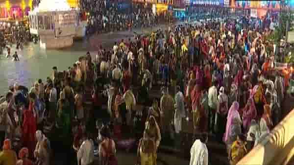 Mahakumbh 2021 | सर्वात मोठ्या दोन नंबरच्या आखाड्याच्या प्रमुखाचं कोरोनाने निधन, 68 टॉपचे साधू संत कोरोनाच्या विळख्यात, कुंभात कोरोनाचा स्फोट