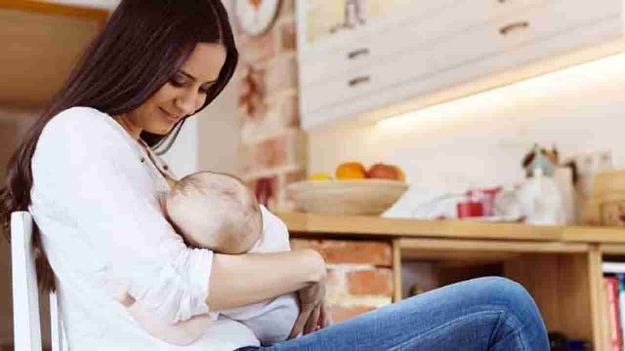 कोरोना पॉझिटीव्ह आईदेखील करू शकते नवजात बाळाला स्तनपान, जाणून घ्या तज्ज्ञ काय म्हणतात...