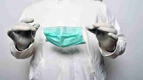 Common Mask Mistakes | कोरोनापासून स्वतःचा बचाव करायचाय, तर मास्क लावताना ‘या’ गोष्टी नक्की लक्षात ठेवा!