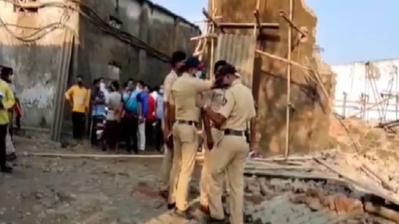 यंत्रमाग कारखान्याची भिंत कोसळली; तीन मजुरांचा मृत्यू, तिघे जखमी