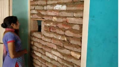 भारतातलं अनोखं घर, दोन दरवाजे दोन राज्यांमध्ये, सासू-सूनाची बोलण्याची पद्धत पाहून अवाक व्हाल