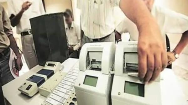 Belgaum Lok Sabha Bypoll | बेळगाव लोकसभा पोटनिवडणुकीच्या मतदानाची धामधूम, शुभम शेळके की मंगला अंगडी, फैसला होणार