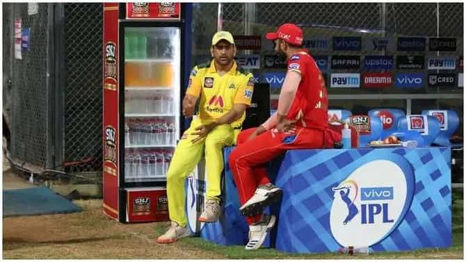 IPL 2021 : शेजारी मरीन ड्राईव्ह आणि समुद्राच्या लाटा, धोनी-शाहरुखमध्ये कशावर बाता?, या फोटोची एकच चर्चा!