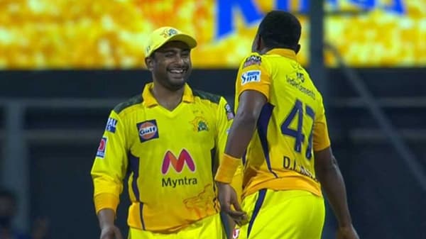 IPL 2021 : ड्वेन ब्राव्होने केलेला वाथी कमिंग गाण्यावरचा डान्स पाहिलात का?, अंबाती रायुडूही हसून लोटपोट!