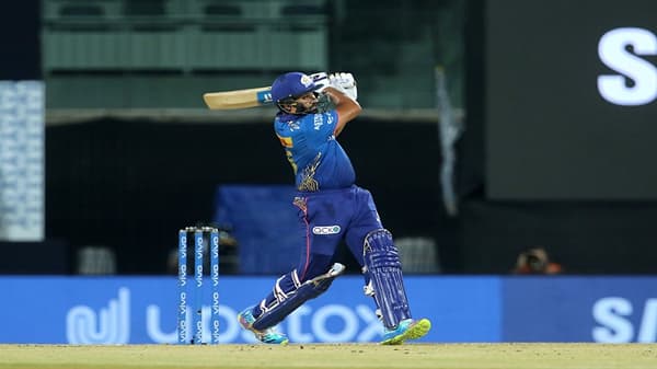 MI v SRH IPL 2021, Rohit Sharma | हिटमॅन रोहित शर्माची विक्रमाला गवसणी, महेंद्रसिंह धोनीचा रेकॉर्ड ब्रेक