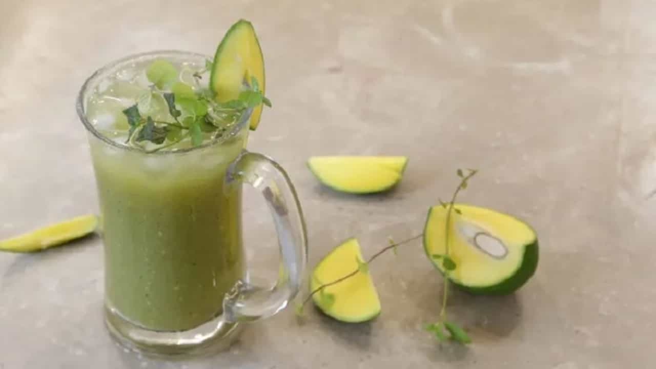 रोगप्रतिकारक शक्ती वाढवण्यासाठी कैरीचे पन्हे जबरदस्त फायदेशीर, वाचा !