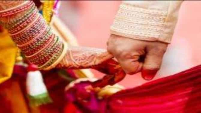 सनईचे चौघडे वाजले, नवरदेव वरमाला घालणार तेवढ्यात दोनच्या पाढ्याने घात केला, थेट लग्नच मोडलं, नेमकं काय घडलं?