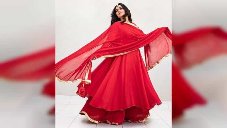 अभिनय आणि सौंदर्य यांचा सुंदर मिलाफ असणारी महाराष्ट्राची लाडकी अभिनेत्री अमृता खानविलकर सध्या चाहत्यांसाठी वेगवेगळ्या अंदाजात फोटोशूट करतेय.
