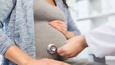 गर्भावस्थेदरम्यान जास्त जोखीम वाटतेय? मग तज्ज्ञांच्या ‘या’ गोष्टी लक्षात ठेवून, स्वतःची काळजी घ्या!