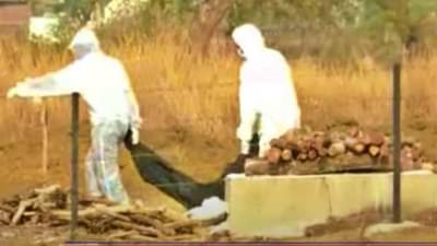 VIDEO: Corona Death : स्मशानभूमीत जागा अपुरी, फुटाफुटावर सरण रचलं, भंडाऱ्यात एकाचवेळी 26 जणांवर अंत्यसंस्कार