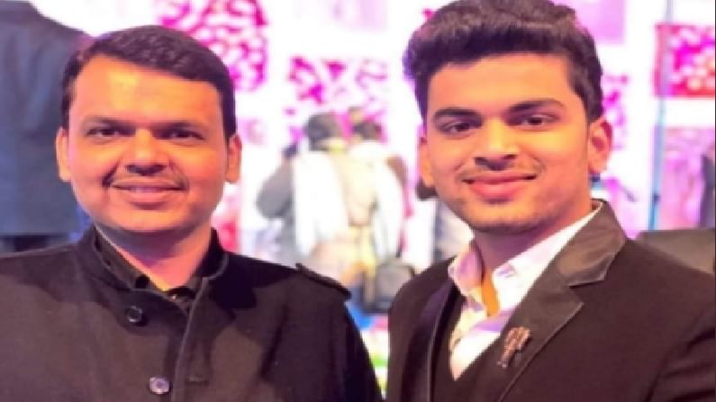 Tanmay Fadnavis | तन्मय दूरचा नातेवाईक, कोरोना लशीवरील सवालानंतर फडणवीसांनी हात झटकले Tanmay Fadnavis | तन्मय दूरचा नातेवाईक, कोरोना लशीवरील सवालानंतर फडणवीसांनी हात झटकले