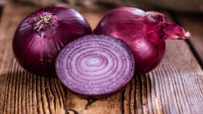 दररोज सकाळी रिकाम्या पोटी कांदा खाणे आरोग्यासाठी अत्यंत फायदेशीर, वाचा याबद्दल अधिक !