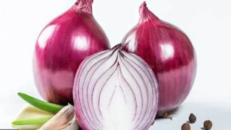 Onion Benefits | त्वचेपासून केसांपर्यंतच्या सर्व समस्या दूर करू शकतो कांदा, जाणून घ्या याचे फायदे
