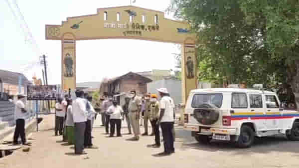 साताऱ्यात एकाच गावात 241 कोरोना रुग्ण, संपूर्ण गाव चिडीचूप, घरटी एक रुग्ण