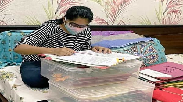 कोरोनाबाधित असूनही कामांचा निपटारा, आयसोलेशन कालावधीमध्ये तेजस्वी सातपुतेंचं वर्क फ्रॉम होम जोमात सुरु